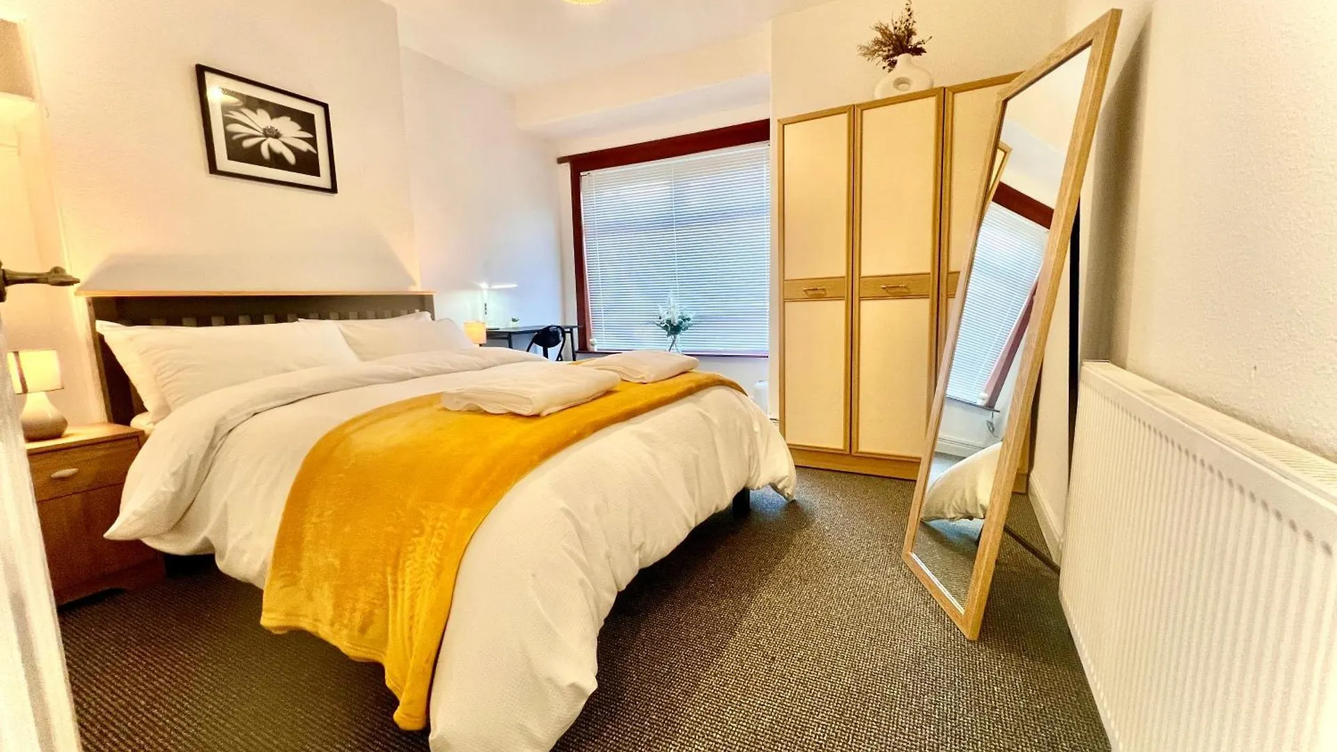 منزل للإقامة City Centre Located Room Space With Free Wifi كينغستون أبون هول