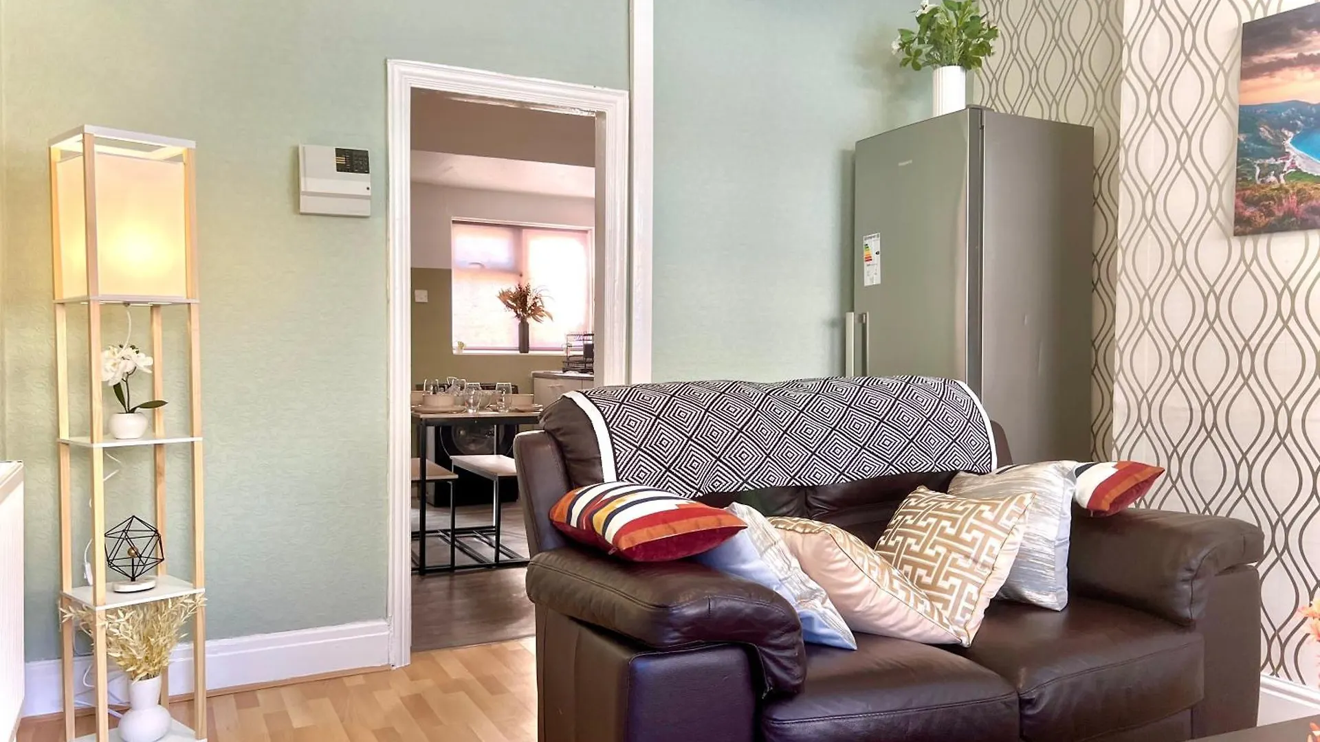 City Centre Located Room Space With Free Wifi كينغستون أبون هول