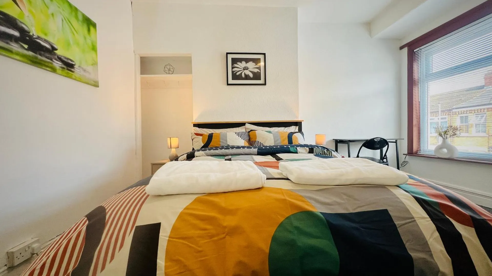 City Centre Located Room Space With Free Wifi كينغستون أبون هول