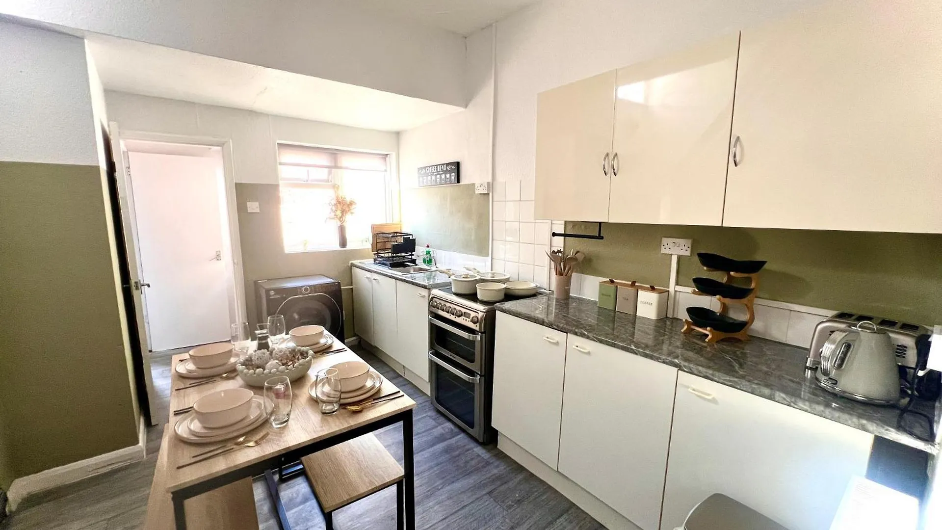 منزل للإقامة City Centre Located Room Space With Free Wifi كينغستون أبون هول
