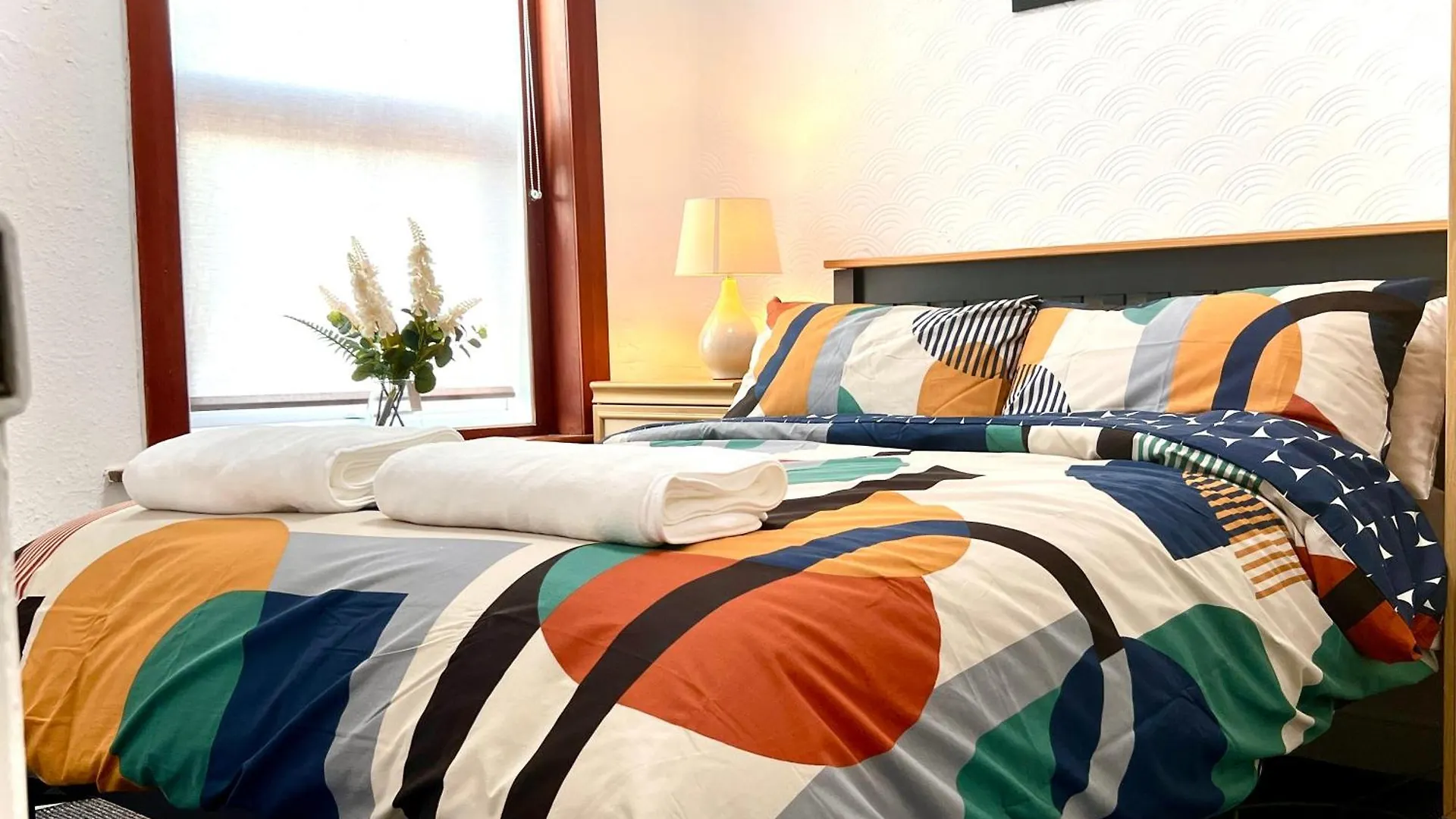 City Centre Located Room Space With Free Wifi كينغستون أبون هول منزل للإقامة